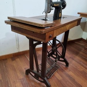 Antigua Máquina de Coser a Pedal Romanoni con Mueble de Madera y Hierro Fundido - imagen 5