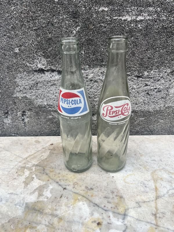 Dos botellas de Pepsi Cola vacías en excelente condición - imagen 1