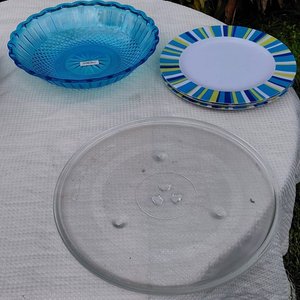 Lote de Vajilla y Utensilios de Cocina: Platos, Bandejas y Recipientes - imagen 4