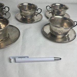 Juego de 5 Tazas de "Plata" con Platillos - Confitería Americana - imagen 3