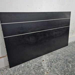 Juego de Mesas de Luz Negras con Cajones y Respaldo King - imagen 3