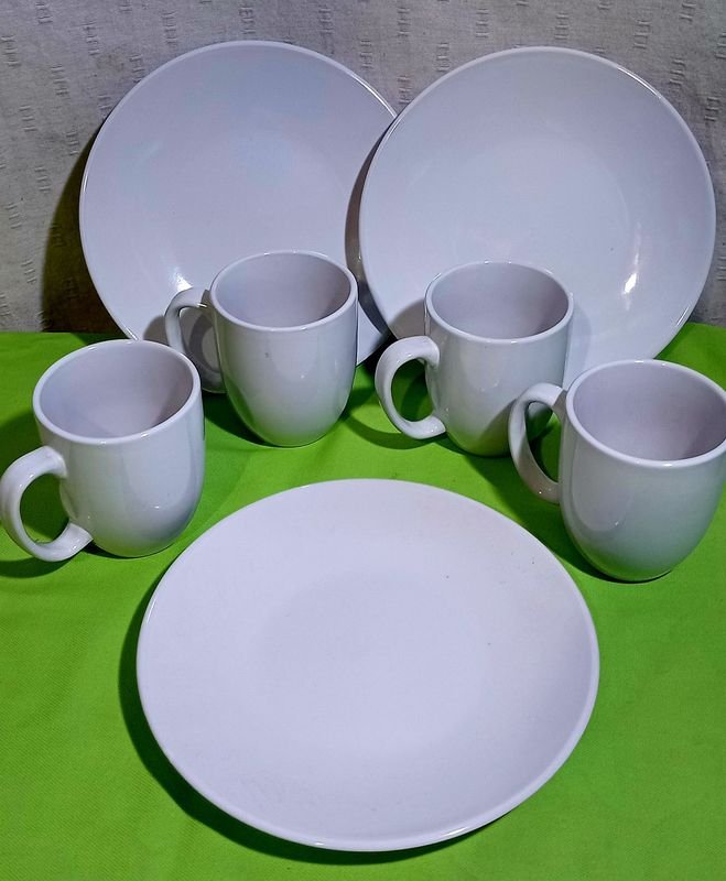 Juego de Tazas de Porcelana Blanca y Platos de Postre