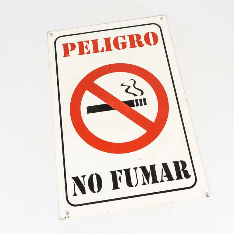 Lote siguiente: Cartel de advertencia antifumado para venta