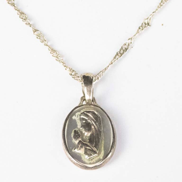 Cadena de plata con dije Virgen niña - Accesorio de moda