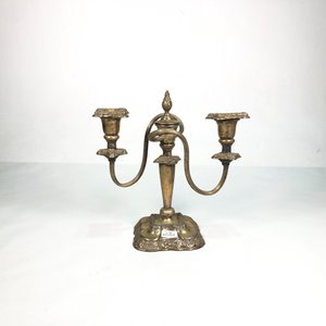 Candelabro de Metal Inglés Labrado para Tres Velas - imagen 2
