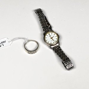 Lote siguiente: Anillo de Plata con Zafiros y Reloj Pulsera Dama Q&Q