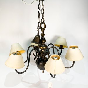 Araña Holandesa de Bronce, Seis Luces Tipo Velón con Pantallas Blancas - imagen 1