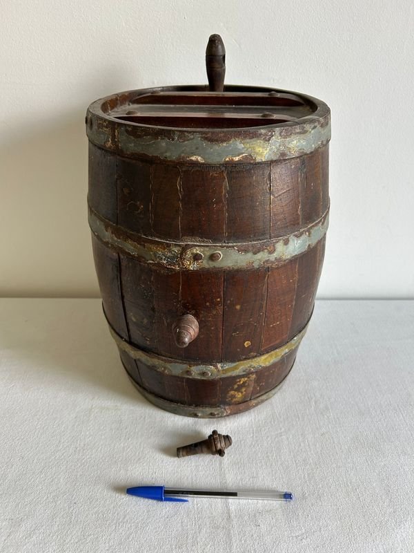 Barril de Roble Decorativo con Canilla y Tapa - imagen 1