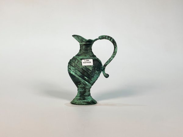 Jarra de Metal Antigua con Pátina Verde - Adorno Decorativo - imagen 1