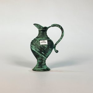 Lote siguiente: Jarra de Metal Antigua con Pátina Verde - Adorno Decorativo