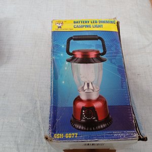 Cuatro piezas. linterna + farol de camping + lampara + soporte para celular. - imagen 4