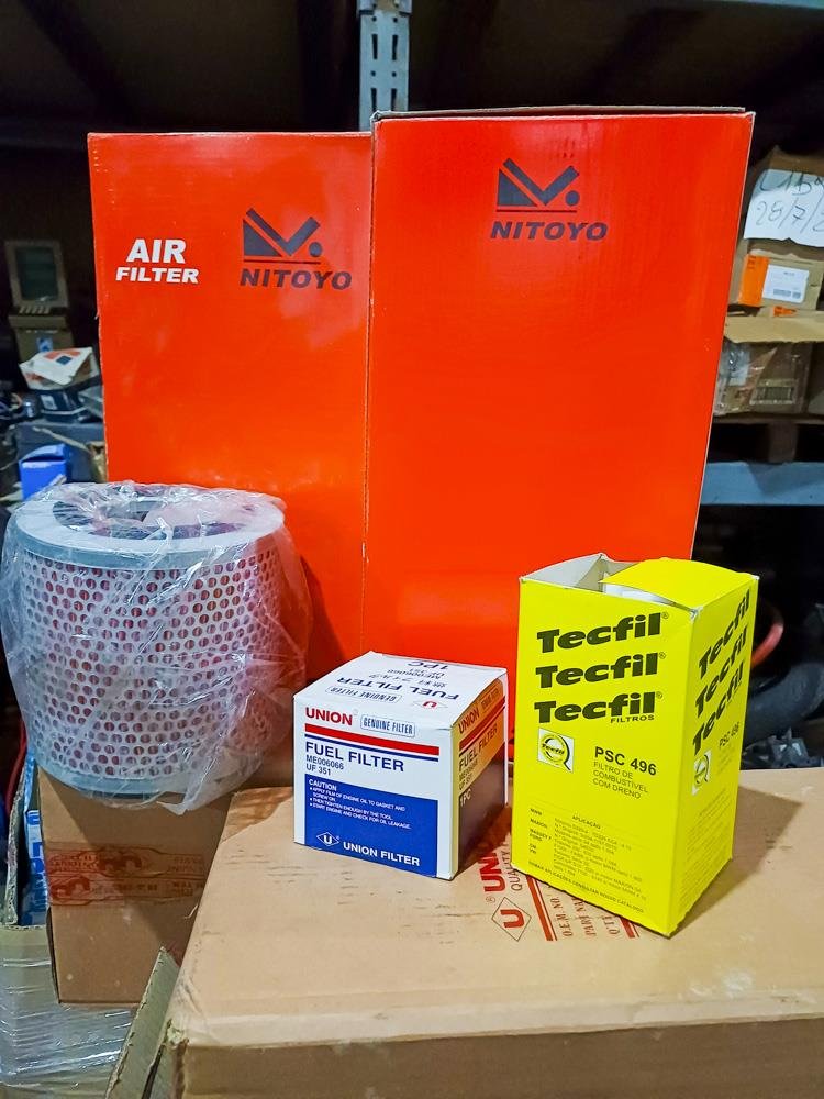 Lote de 52 Filtros de Aire y Combustible Varios