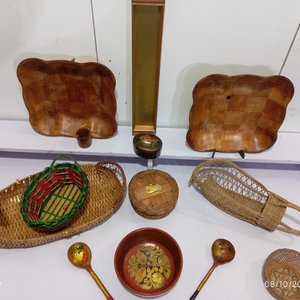 Lote de 13 piezas: Fuentes de madera, cuencos, canastas y adornos - imagen 7
