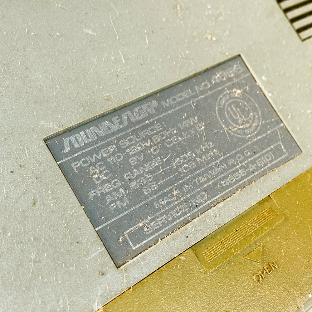 Antiguo radio casetera TWIN a la vista - imagen 5