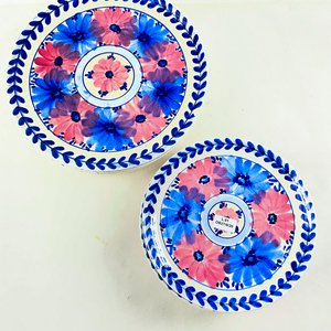 Nueve Platos de Cerámica Blancos con Diseño Floral Azul y Rosa - imagen 2