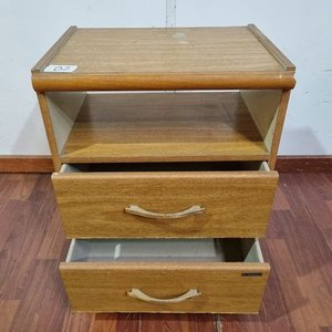L 501 - Mesa de luz con estante y dos cajones con tiradores curvos (Medidas 47x36x64cm) - imagen 2