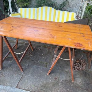 Mesa Plegable de Madera Rústica con Caballetes - imagen 1
