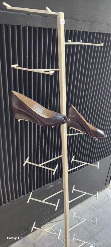 Estante para zapatos de hierro en excelente estado - imagen 4