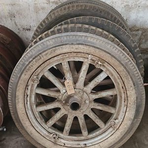 Lote anterior: Juego de 5 Ruedas Completas para Ford T (1926-1927)