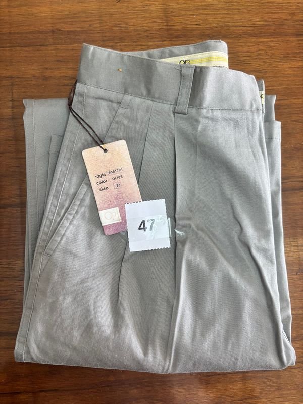 Pantalón de Gabardina Gris Talle 30 Marca OP