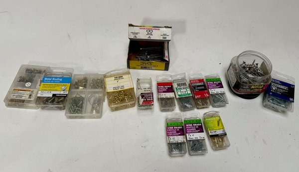 Lote de Clavos, Pitones y Organizadores de Ferretería - imagen 1
