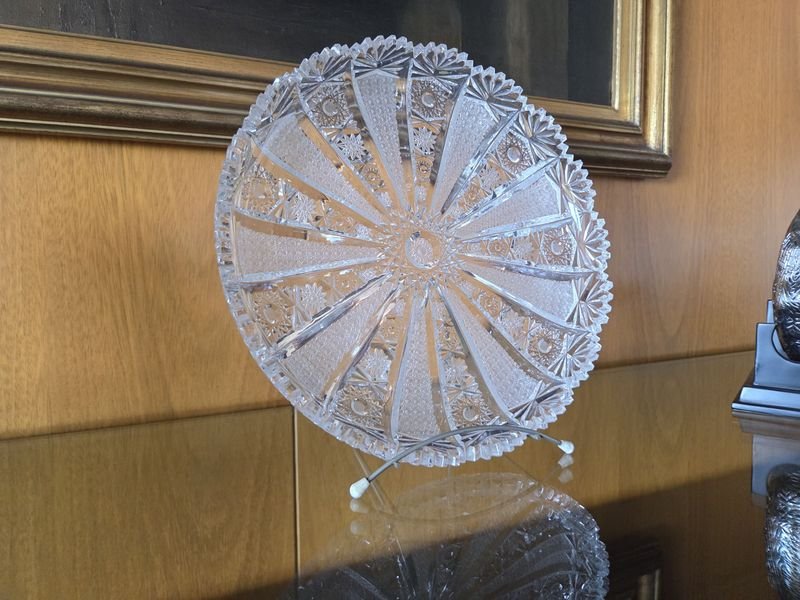 Lote anterior: Bandeja de cristal tallado con diseño floral