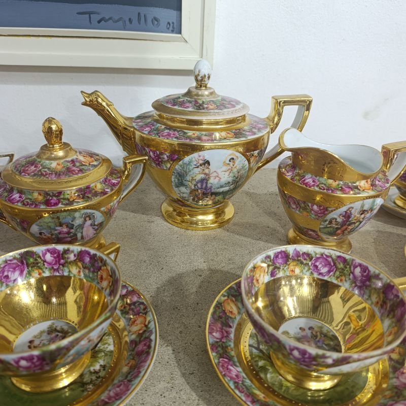 Juego de Té Checoslovaco Rococó en Porcelana: Tetera, Azucarero, Lechera y 6 Tazas con Platillos