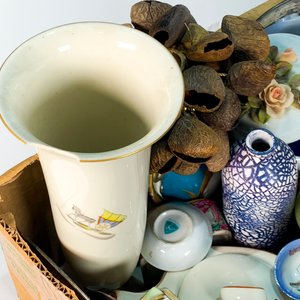 Lote Variado: Floreros, Velones, Cofres, Botellas y Bases de Madera, Maceteros y Más - imagen 5