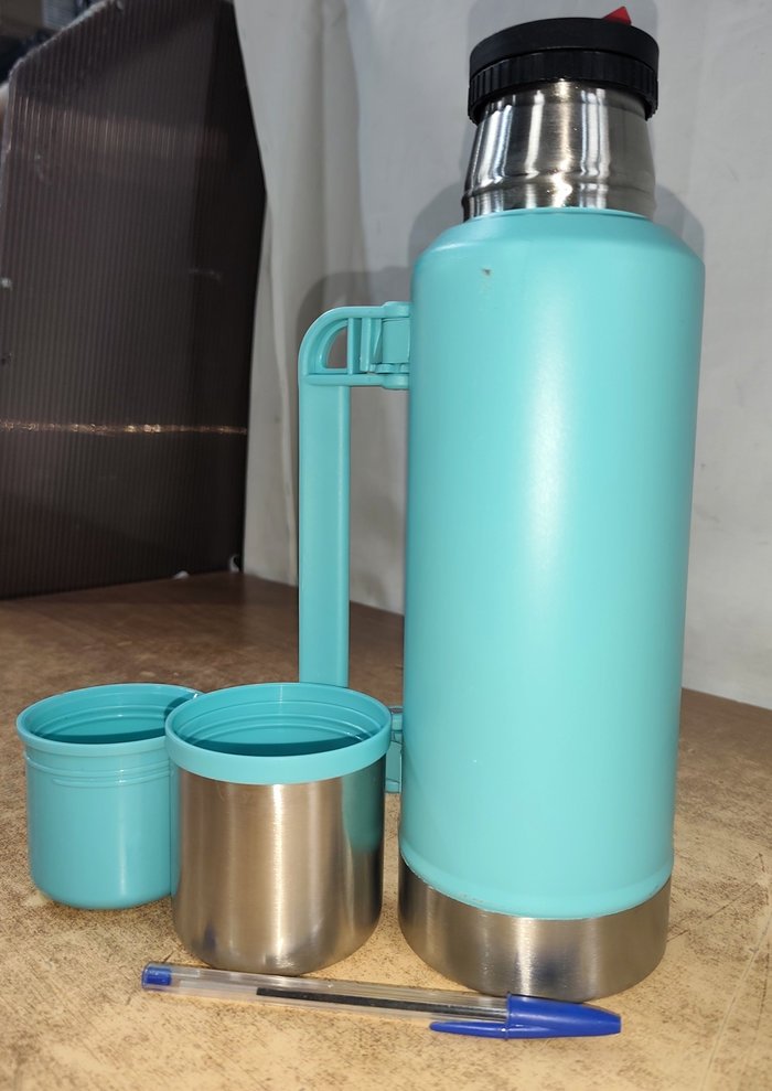 Termo tipo americano, tapon de pico sebador con doble vaso, nuevo y sin caja - imagen 2