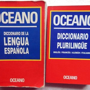 Lote siguiente: Dos Diccionarios Océano: Lengua Española y Plurilingüe