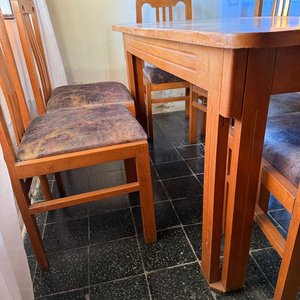 Mesa de Comedor de Madera con 6 Sillas Tapizadas - imagen 4