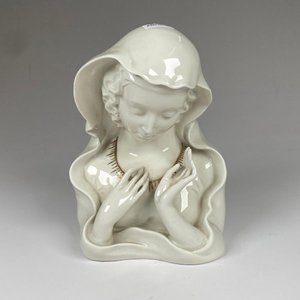 Lote anterior: Figura Religiosa de Porcelana Bavaria, Alemania - 21 cm