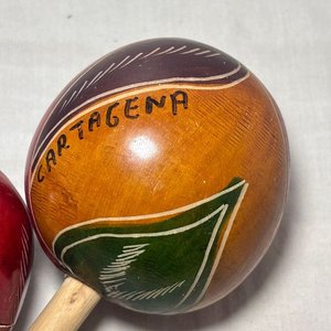 Maracas Artesanales de Madera y Calabaza, Decoradas con "Colombia Cartagena" - imagen 4