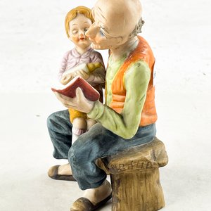 Figura de Porcelana: Anciano Leyendo a Niño, 13 cm - imagen 4
