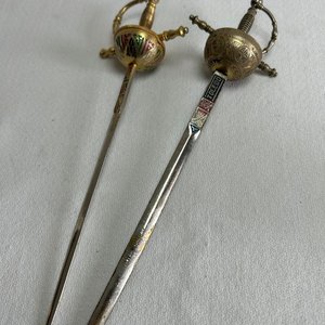 Lote siguiente: Dos Abrecartas Estilo Espada Española Antigua, 22cm