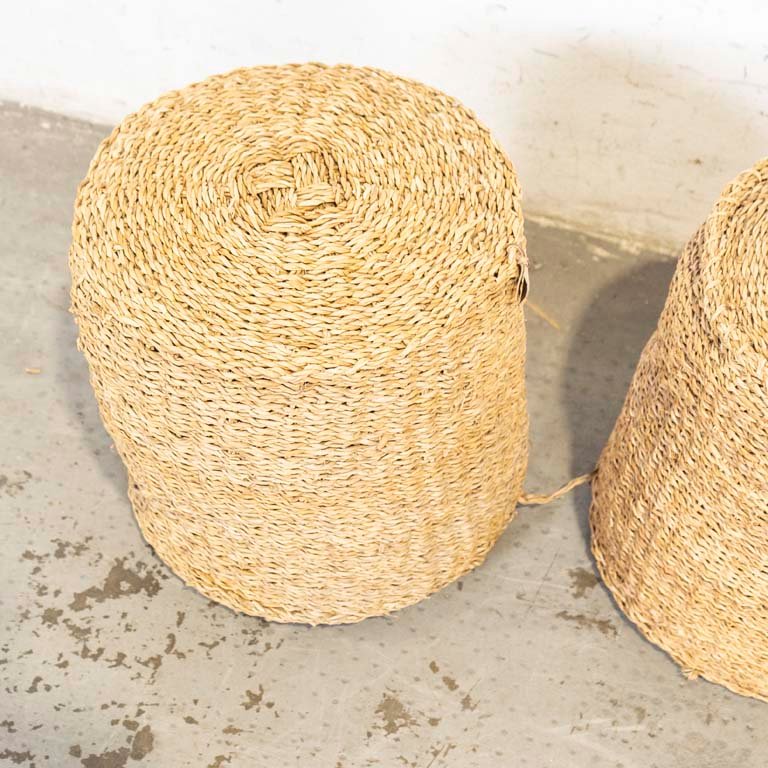 Par de puffs en cardo deformados y con detalles en las fibras - imagen 2