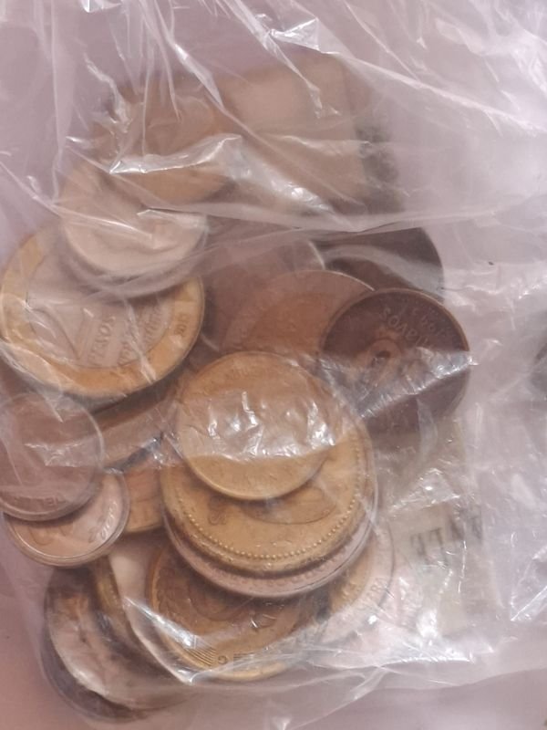 Colección de monedas y objetos
