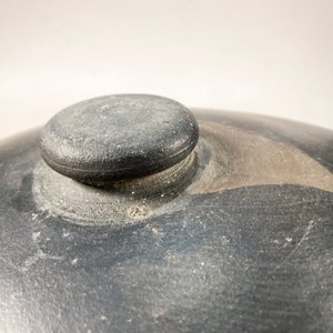 Olla de Barro Cocido Negra con Tapa - Diámetro 32 cm - imagen 3