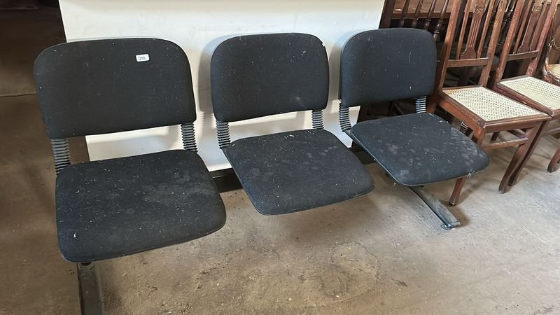 Lote anterior: Sillas de Tres Plazas con Diseño Simple