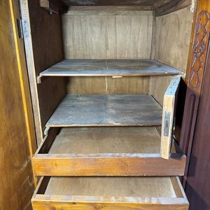 Ropero Antiguo Estilo Francés de Madera con 4 Puertas y Detalles Tallados - imagen 4