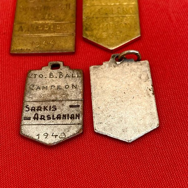 Medallas antiguas deportivas con detalles en esmalte - imagen 6