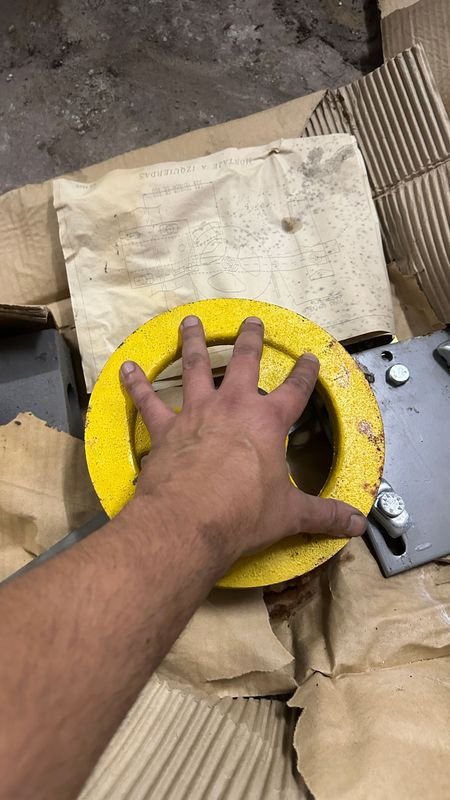 Roldanas y soportes metálicos nuevos - imagen 4