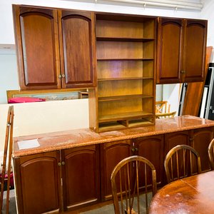 Lote siguiente: Mueble de Cocina y Mesa de Comedor Rústica de Madera
