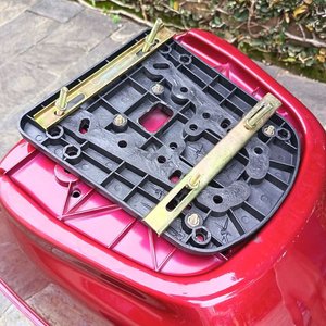 Baúl Portaequipajes Universal para Motocicleta Rojo Brillante - imagen 5