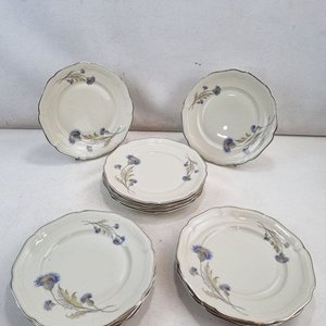 Lote anterior: Juego de 12 Platos de Porcelana Hutschenreuther Alt Weimar Bavaria con Cardos y Bordes Plateados
