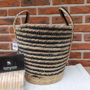 Cesto de Yute con Tiras Negras y Accesorios para Ropa - imagen 3
