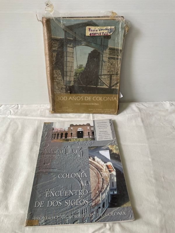 Libros "300 Años de Colonia" y "Colonia al Encuentro de Dos Siglos"