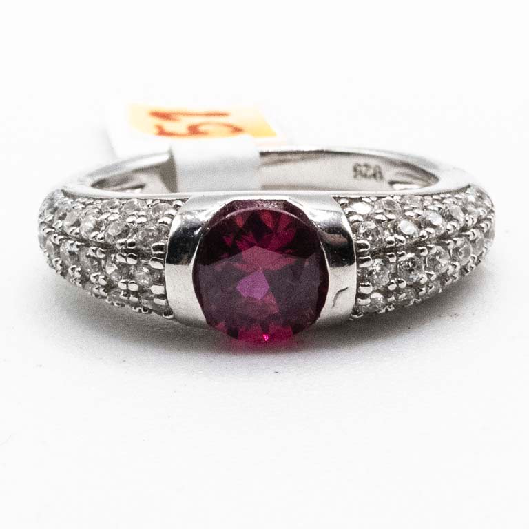 Anillo de Plata con Piedras Rojas y Cristales