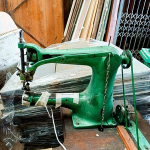 Maquina de coser cuero y tela, motor monofasico con contramarcha - imagen 2