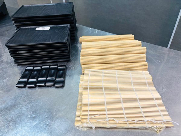 Lote de Platos de Melamina y Posa Palitos